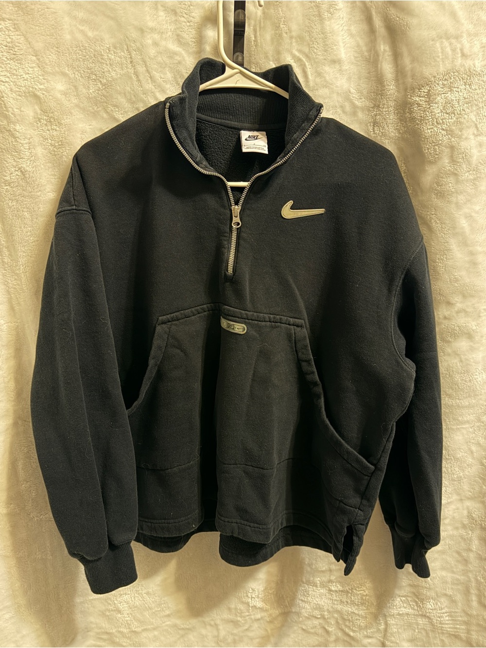 Nike Quarter-Zip Pullover in Black Size small